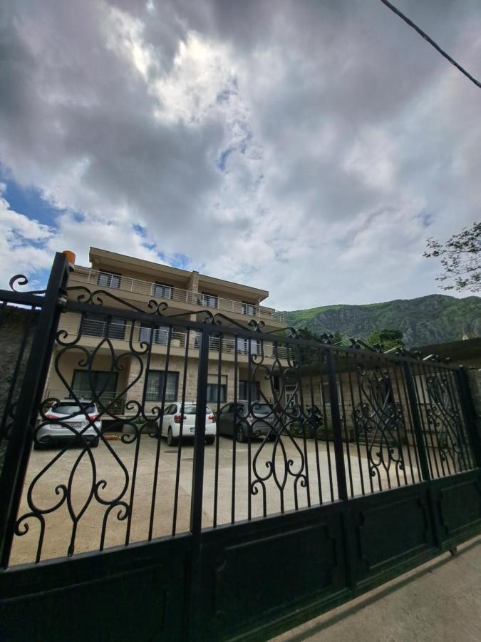 Apartment Benvenuti Kotor Bagian luar foto